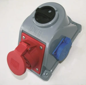 i-pce-gniazdo-silowe-z-wylacznikiem-seria-combo-pol-32a-400v-3p-z-n-gniazdo-230v-wyl-0-1.webp