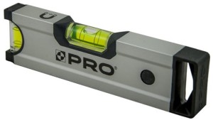 pol_pm_Poziomica-anodowa-z-magnesem-kieszonkowa-18cm-PRO-7996_1.jpg
